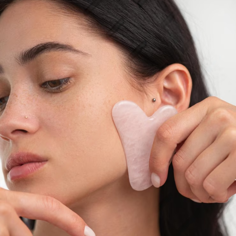 L’Art du Sculpting Naturel : Gua-Sha & Rouleau Visage